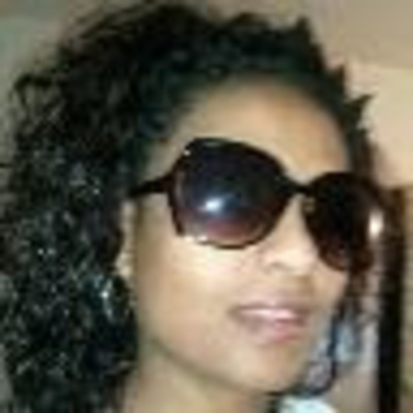 Meet your Posher, Mahlet - Picture 1 of 1